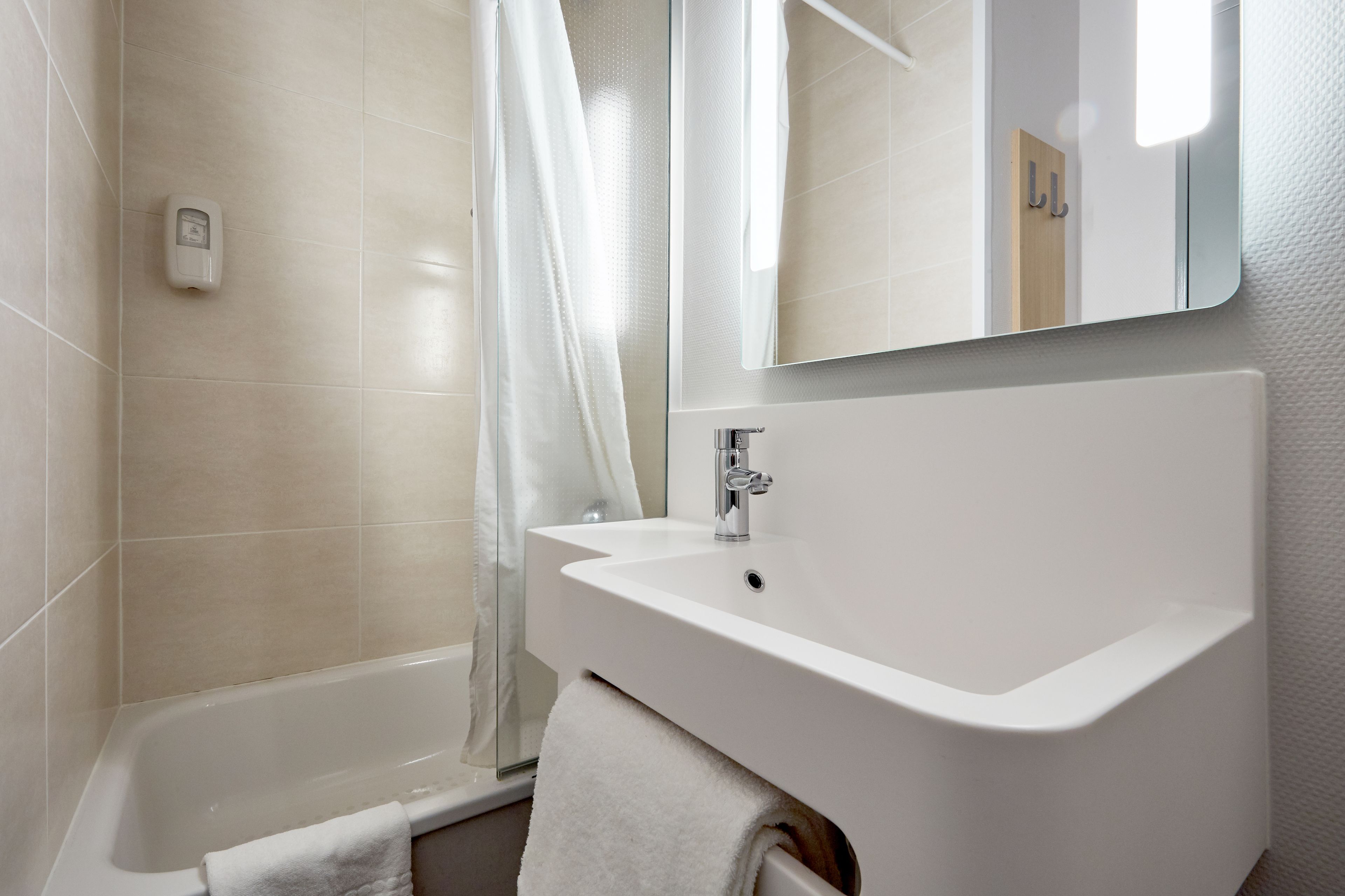 Shower, towels