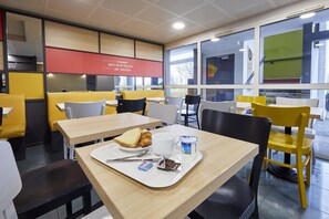 每日供应自助式早餐（需付费）