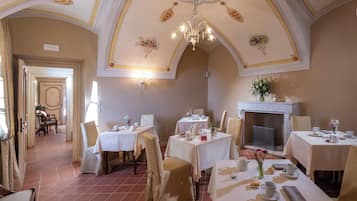 Tägliches inbegriffenes Frühstücksbuffet