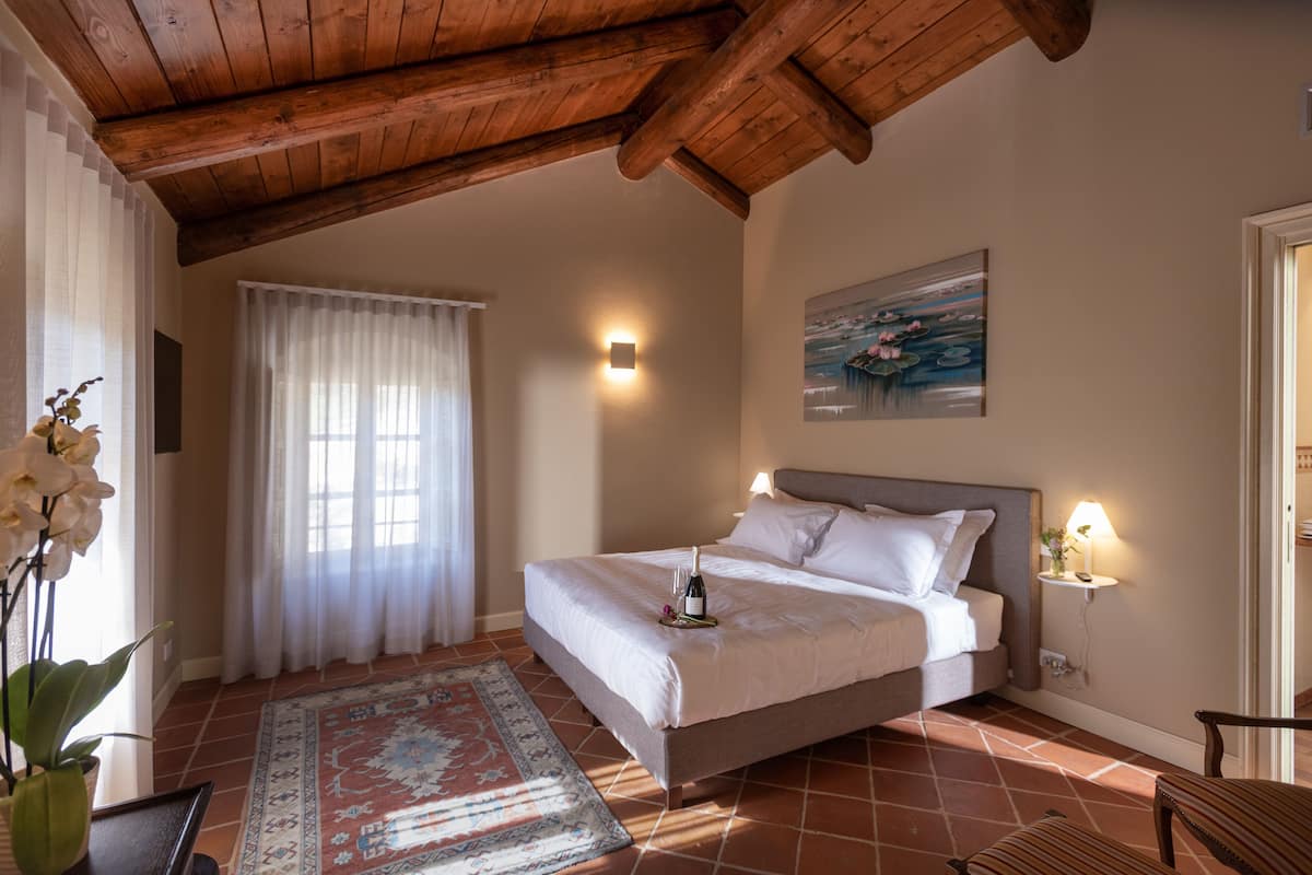 Suite | 1 bedroom, premium bedding, down duvets, minibar
