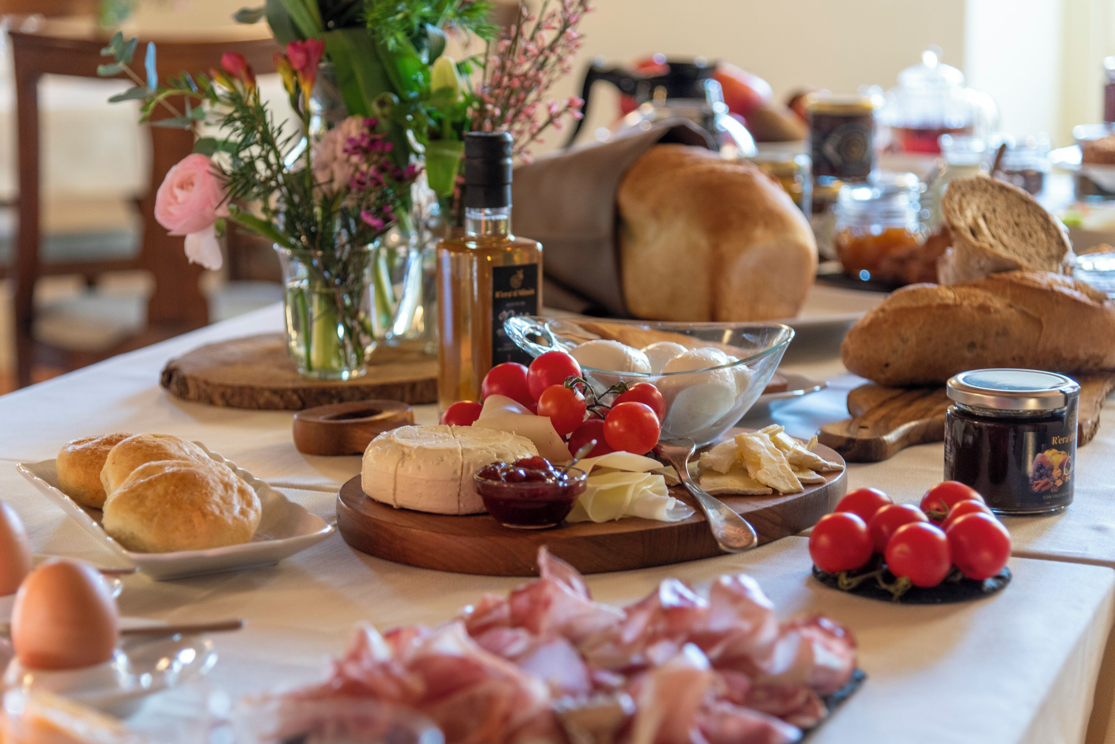Café da manhã com buffet grátis todos os dias