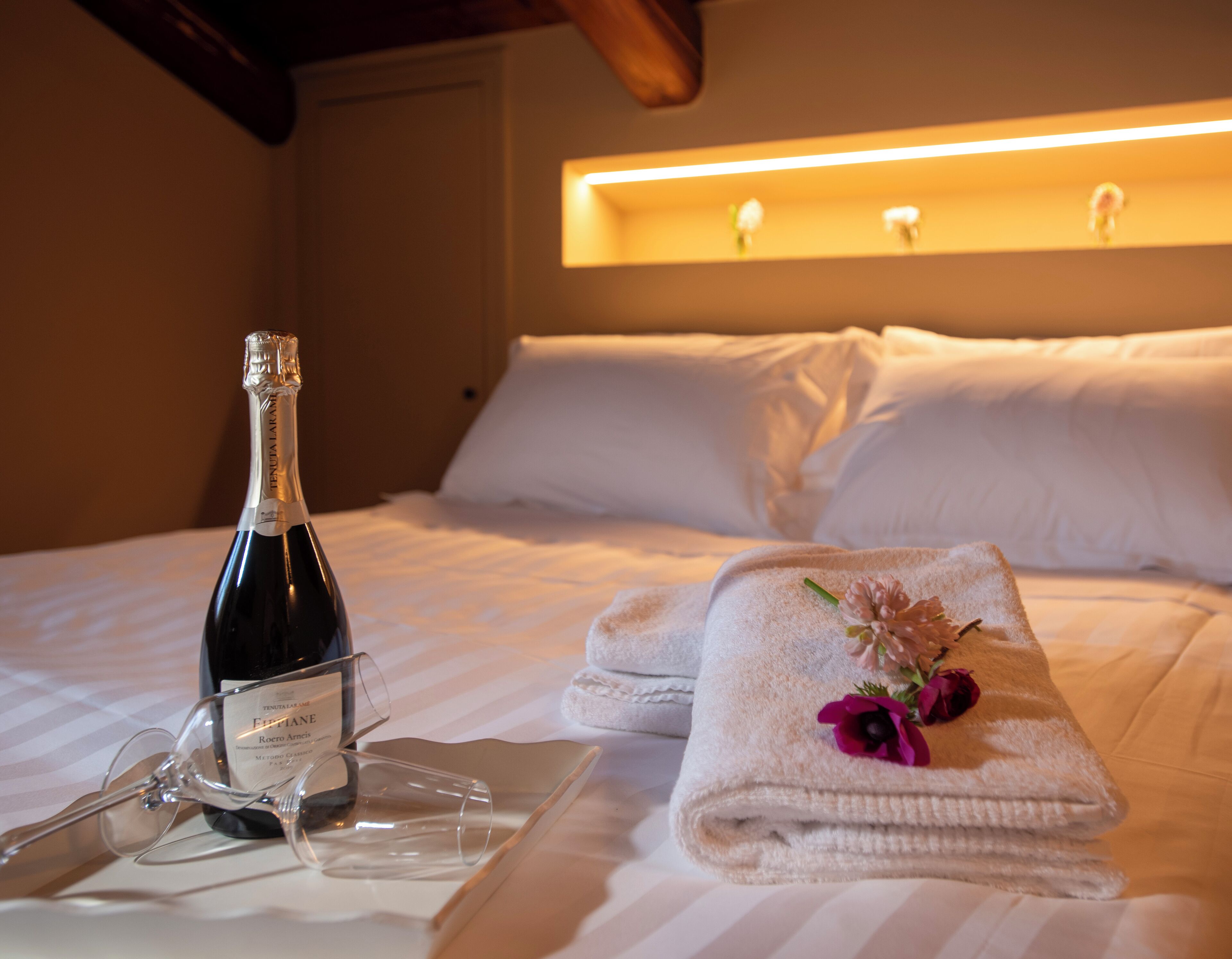 スイート | 高級寝具、羽毛の掛け布団、ミニバー、セーフティボックス (室内)