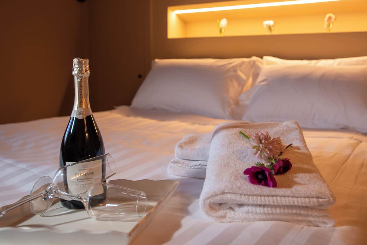 Svit | 1 sovrum, sängtillbehör av högsta kvalitet, duntäcken och minibar