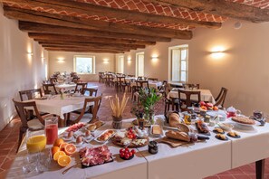 Ilmainen pÀivittÀinen buffetaamiainen