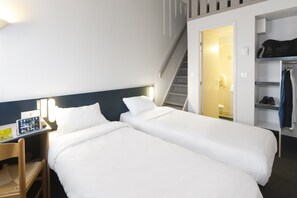 Quadruple Room, Smoking | Soundproofing, free WiFi - B&B Hotel LE MANS Nord (2) (Saint-Saturnin)