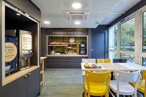 Desayuno buffet todos los días (con cargo)