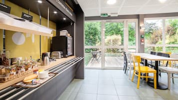 Frukostbuffé varje dag mot avgift