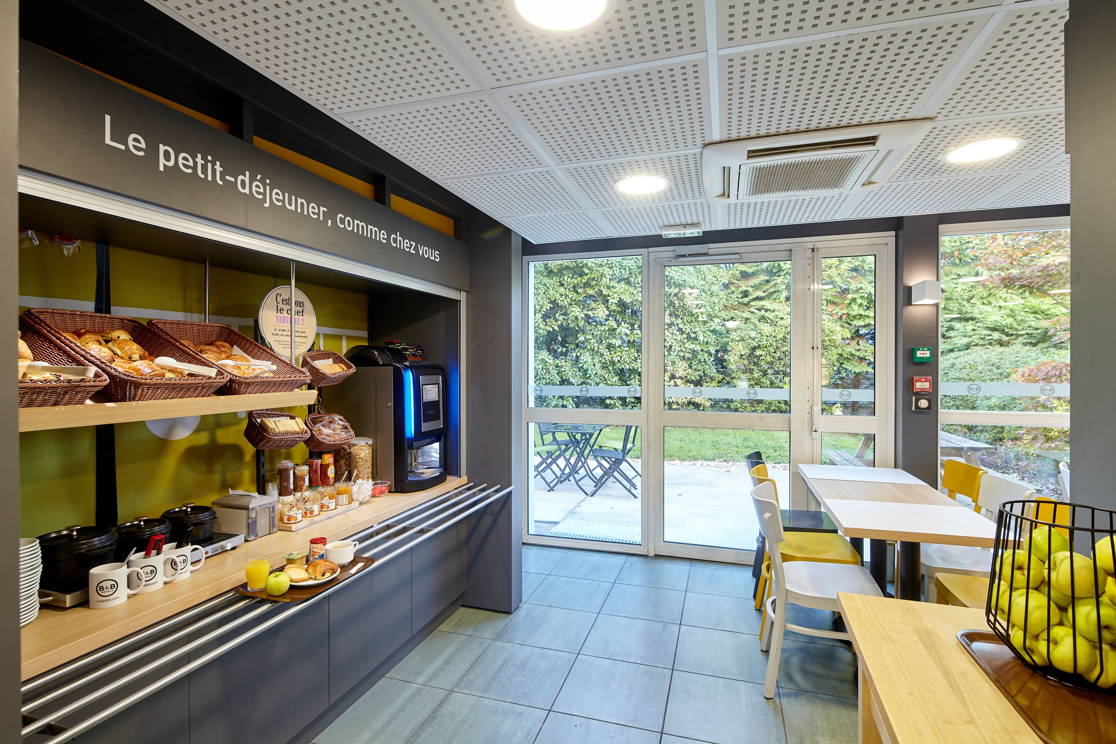 Petit déjeuner buffet servi tous les jours en supplément