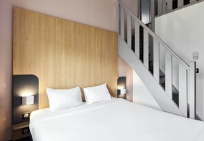 Neljän hengen huone, tupakointi kielletty | Ylelliset vuodevaatteet, työpöytä, äänieristys, ilmainen Wi-Fi