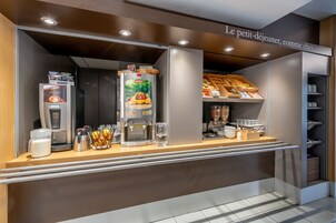 Café da manhã com buffet todos os dias mediante uma taxa