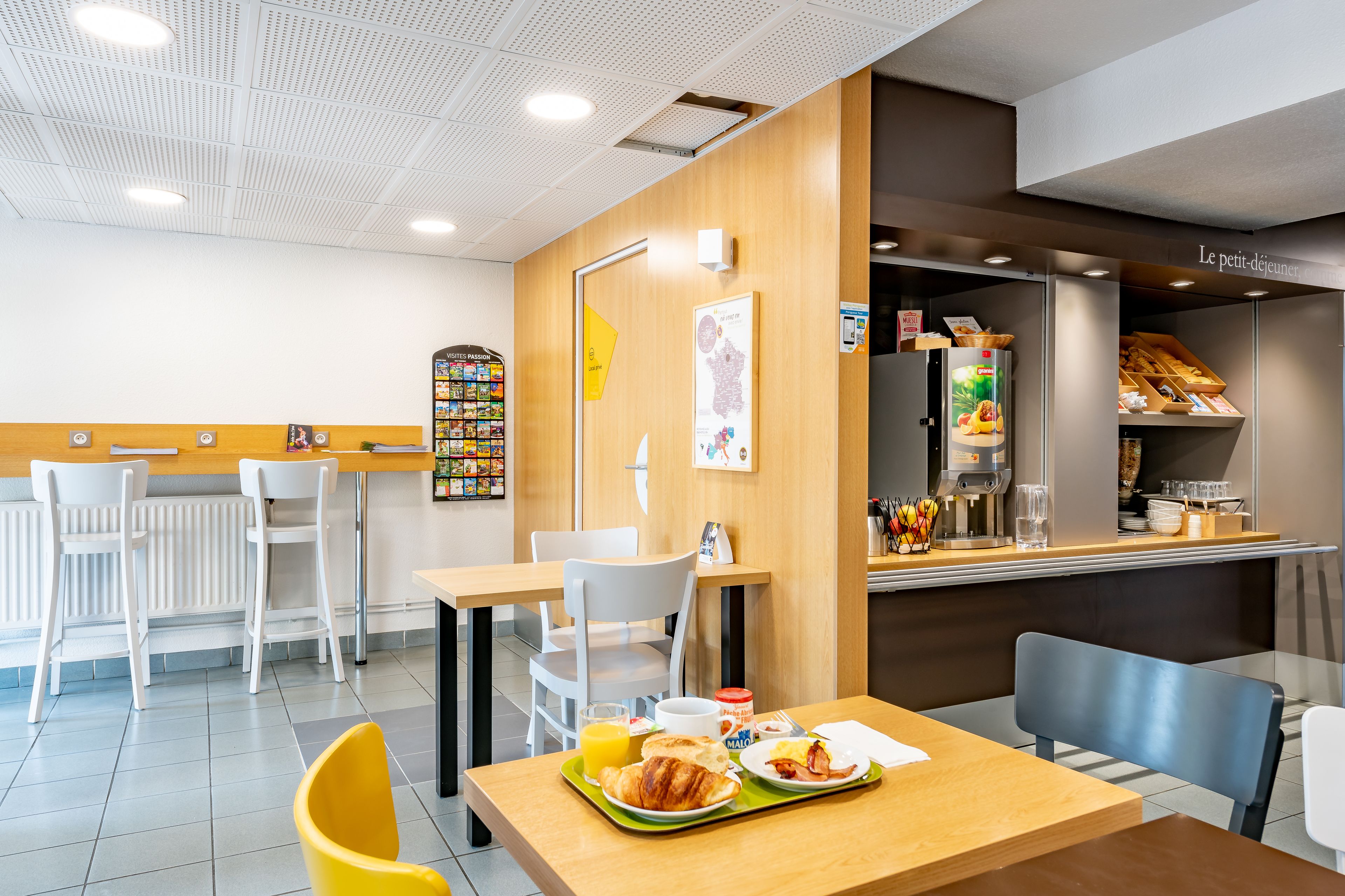 Café da manhã com buffet todos os dias mediante uma taxa