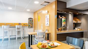 Desayuno buffet todos los días (con cargo)