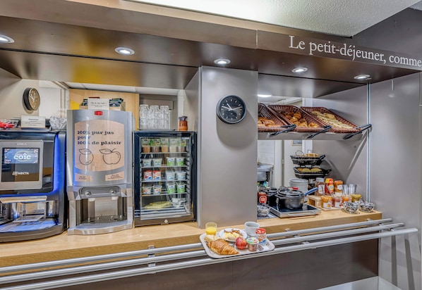 Daily buffet breakfast for a fee - B&B HOTEL Périgueux Boulazac (Boulazac-Isle-Manoire)
