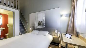 Quadruple Room, Non Smoking | Premium bedding, desk, soundproofing, free WiFi