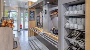 Petit déjeuner buffet servi tous les jours en supplément