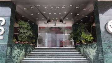Pintu masuk hartanah