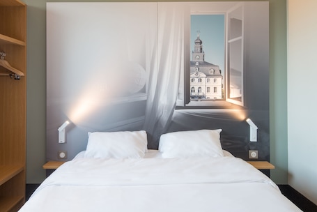 Roupas de cama premium, escrivaninha, quartos à prova de som. B&B HOTEL Freyming-Merlebach