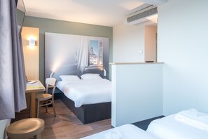 Premium bedding, desk, soundproofing, free WiFi