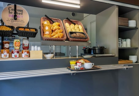 每日供应自助式早餐(需付费)