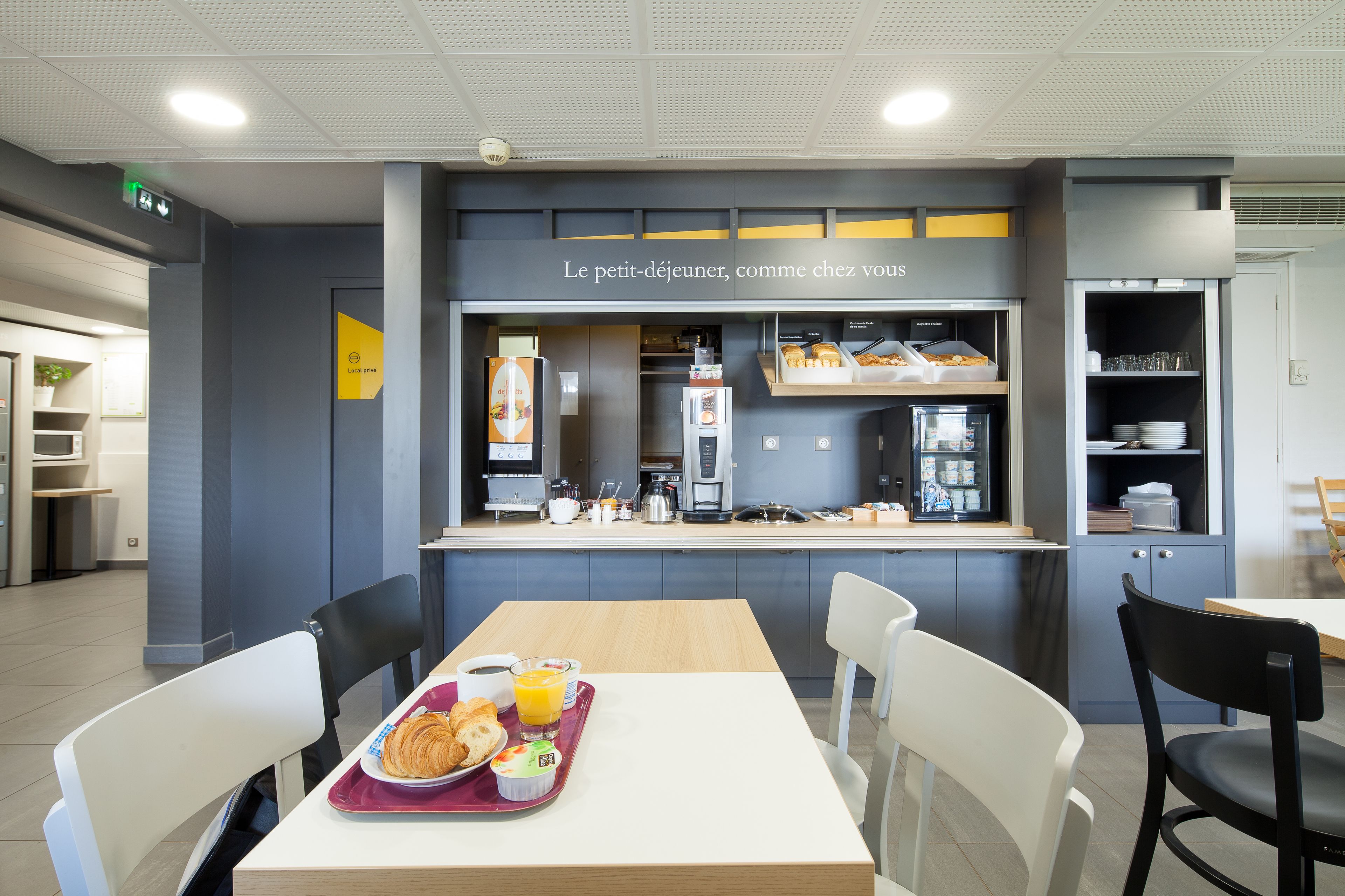 Daily buffet breakfast for a fee