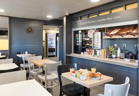 Restaurante. B&B HOTEL Corbeil-Essonnes
