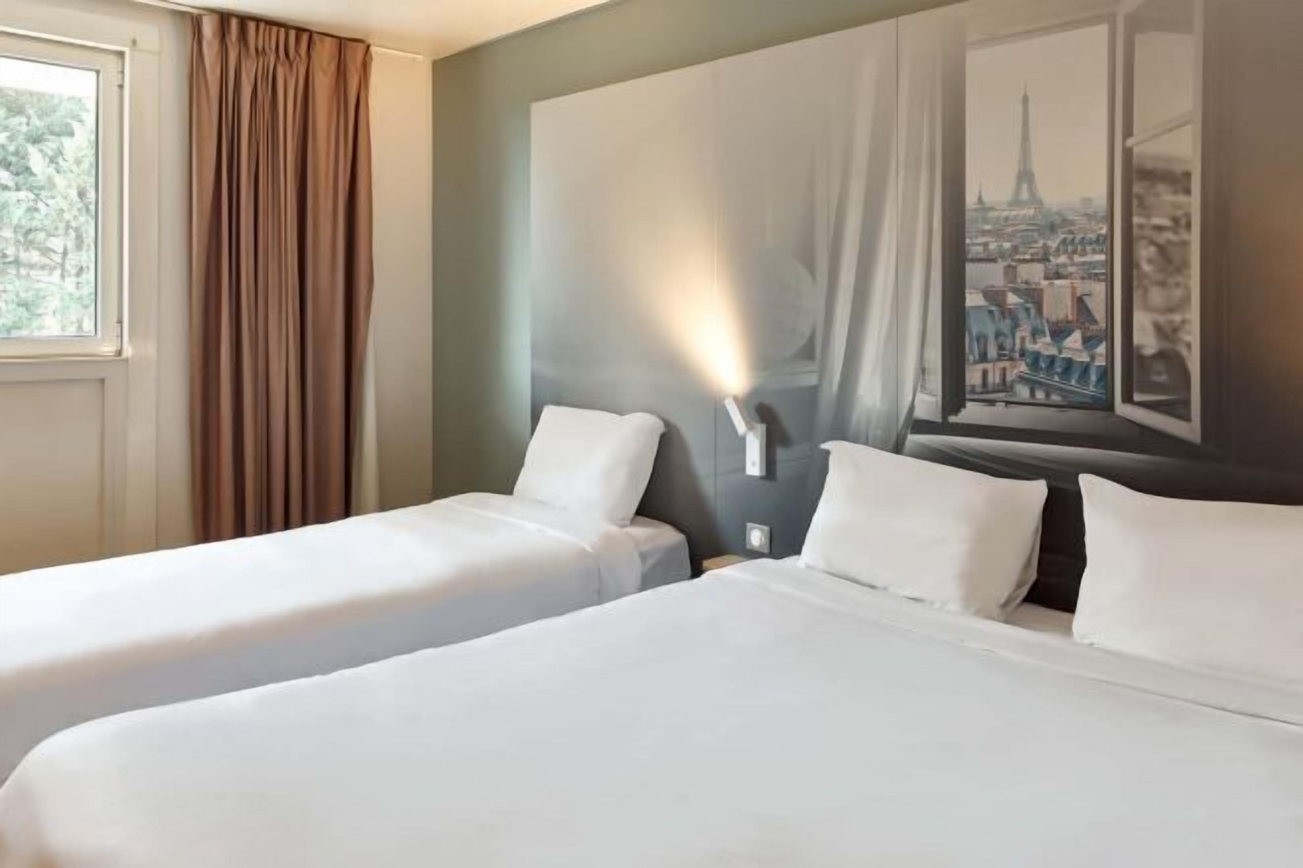 Premium bedding, desk, soundproofing, free WiFi