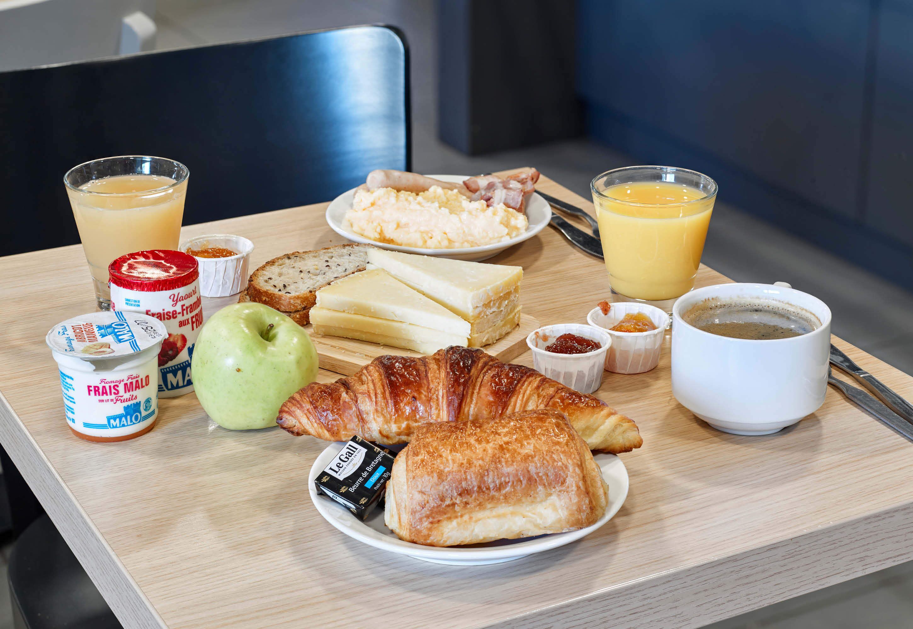 Se ofrece un desayuno bufé todos los días (por un coste adicional)