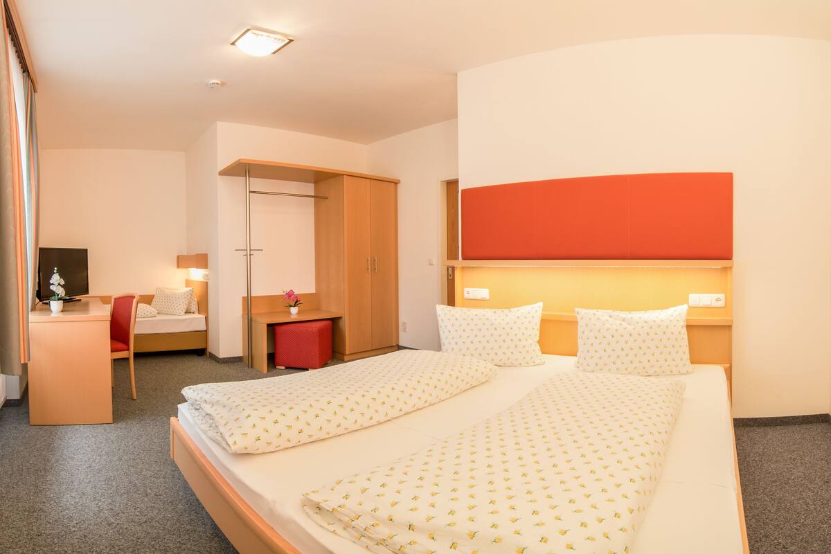 triple room | premium bedding, desk, free wifi
