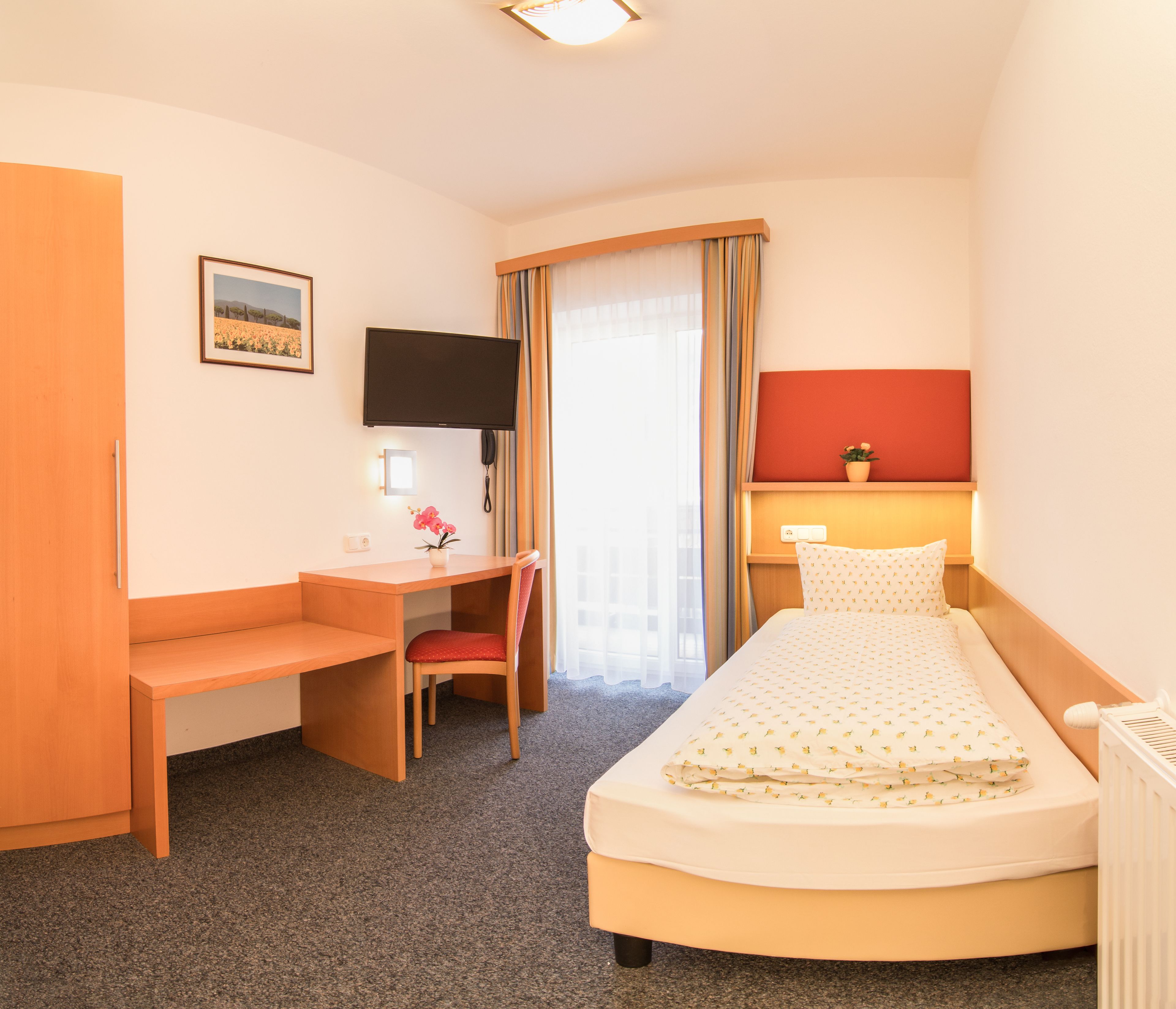 single room | premium bedding, desk, free wifi