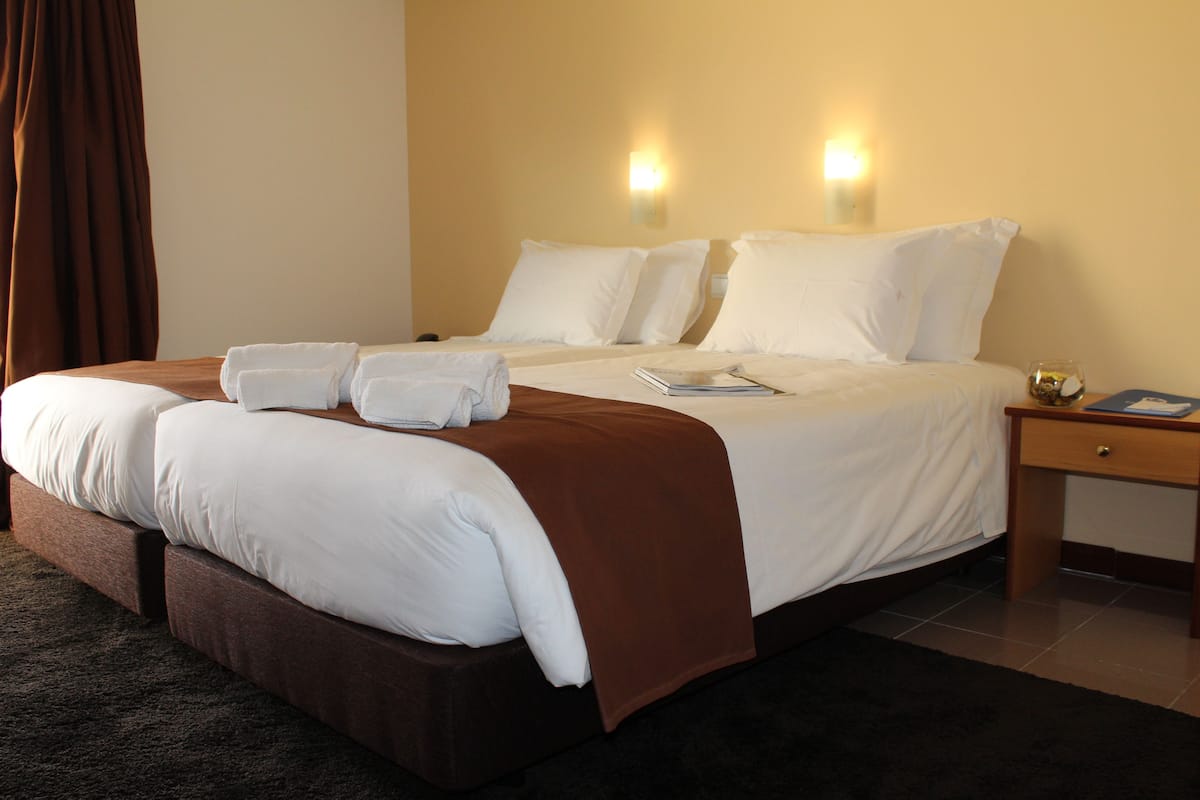 Superior Twin Room | Minibar, desk, soundproofing, iron/ironing board