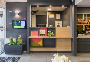 Reception - B&B HOTEL Auxerre Bourgogne (Moneteau)