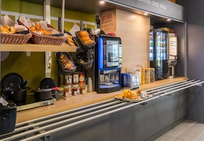 Café da manhã com buffet todos os dias mediante uma taxa