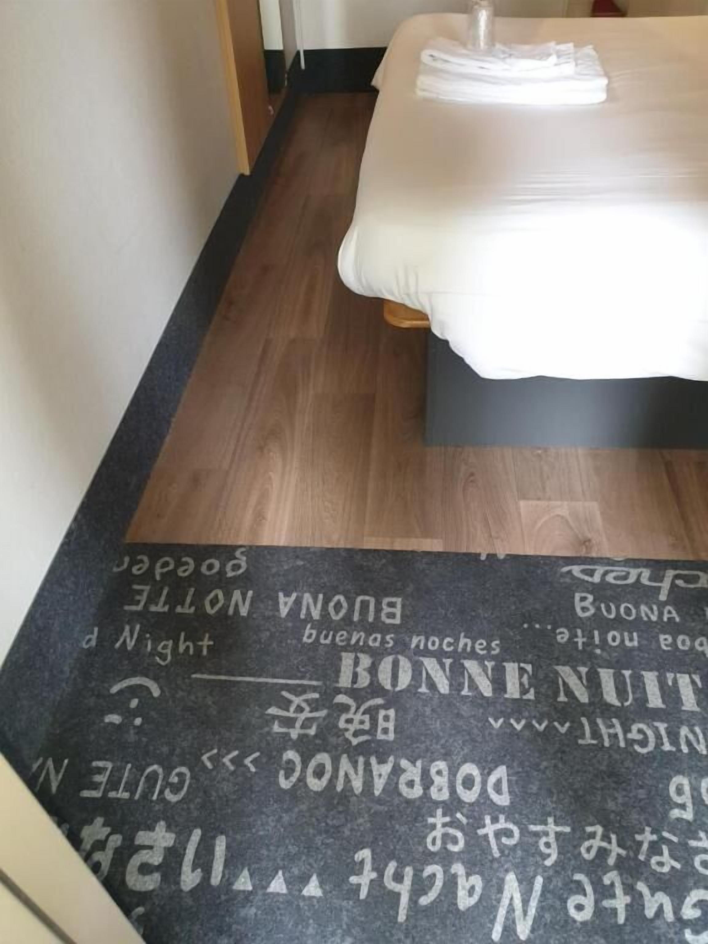 Premium bedding, desk, soundproofing, free WiFi