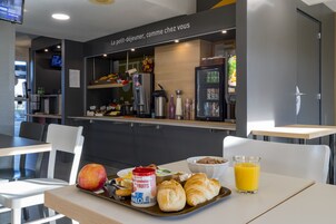 Daily buffet breakfast for a fee