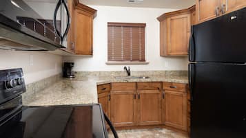 Luxury Townhome, 3 Bedrooms, 3 Private Bathrooms, Full Kitchen | Private kitchen