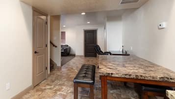 Casa de ciudad de lujo, 3 habitaciones, cocina | Servicio a la habitación