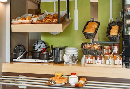 Se ofrece un desayuno bufé todos los días (por un coste adicional)