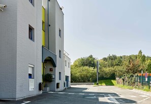 Free self-parking - B&B HOTEL Montlhéry (Linas)