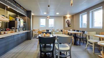 Desayuno buffet todos los días (con cargo)