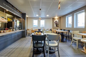 Tägliches Frühstücksbuffet gegen Gebühr