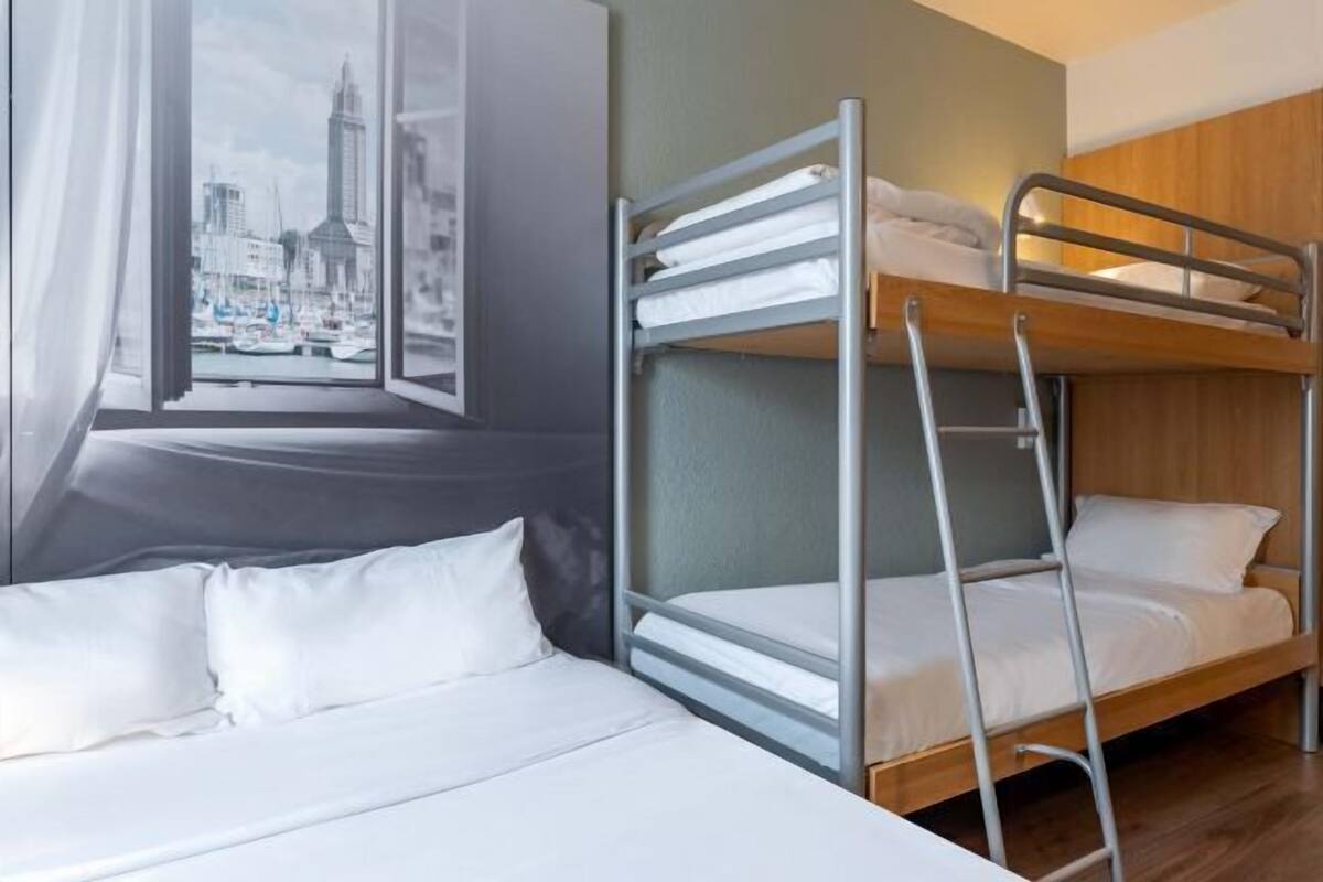 Luxe beddengoed, een bureau, geluiddichte muren, gratis babybedden