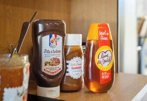 每日付費供應吃到飽自助式早餐