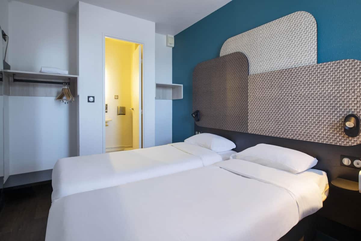 Twin Room, Non Smoking | Premium bedding, desk, soundproofing, cribs (free)