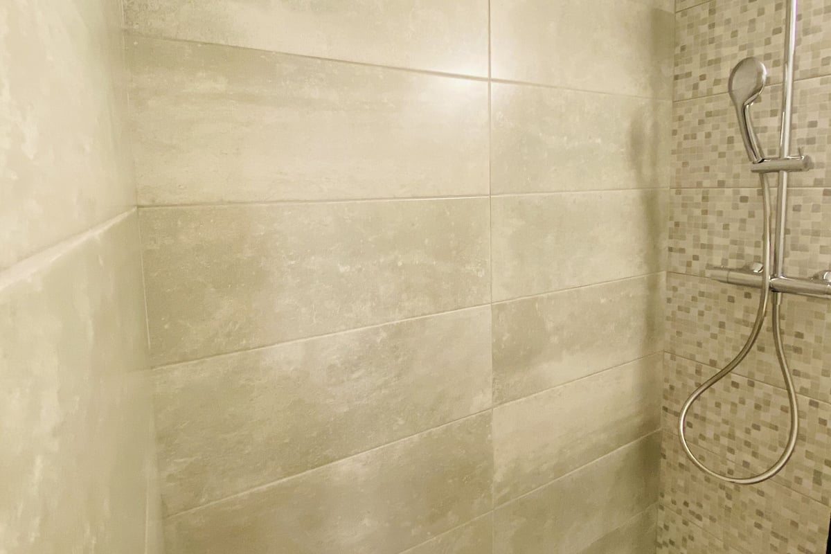 eco-friendly toiletries, towels