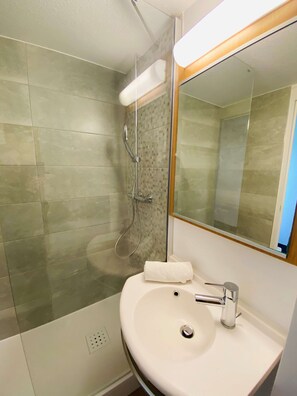Eco-friendly toiletries, towels
