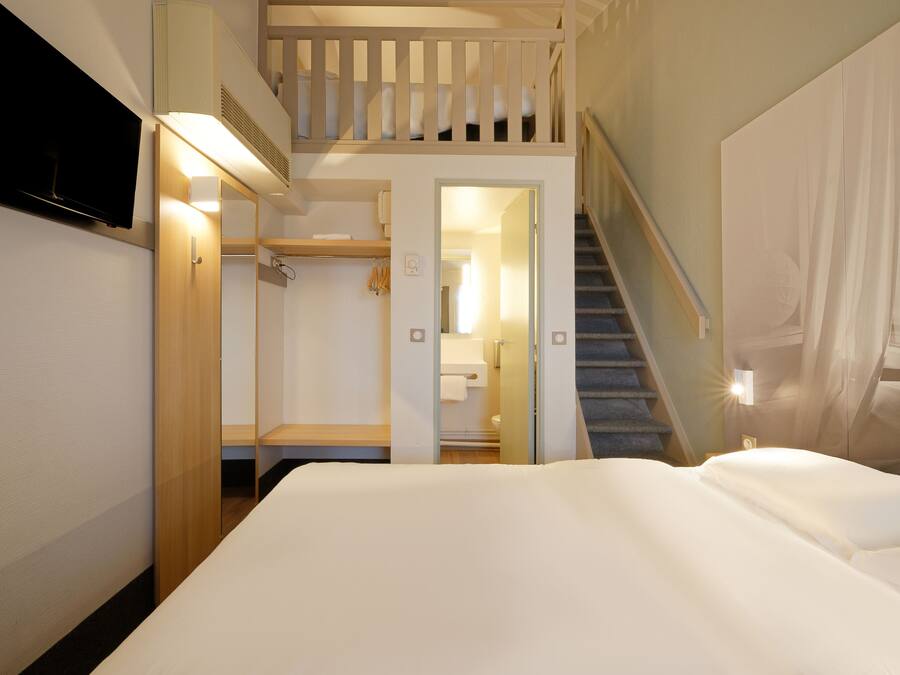 Quadruple Room, Non Smoking | Premium bedding, desk, soundproofing, free WiFi