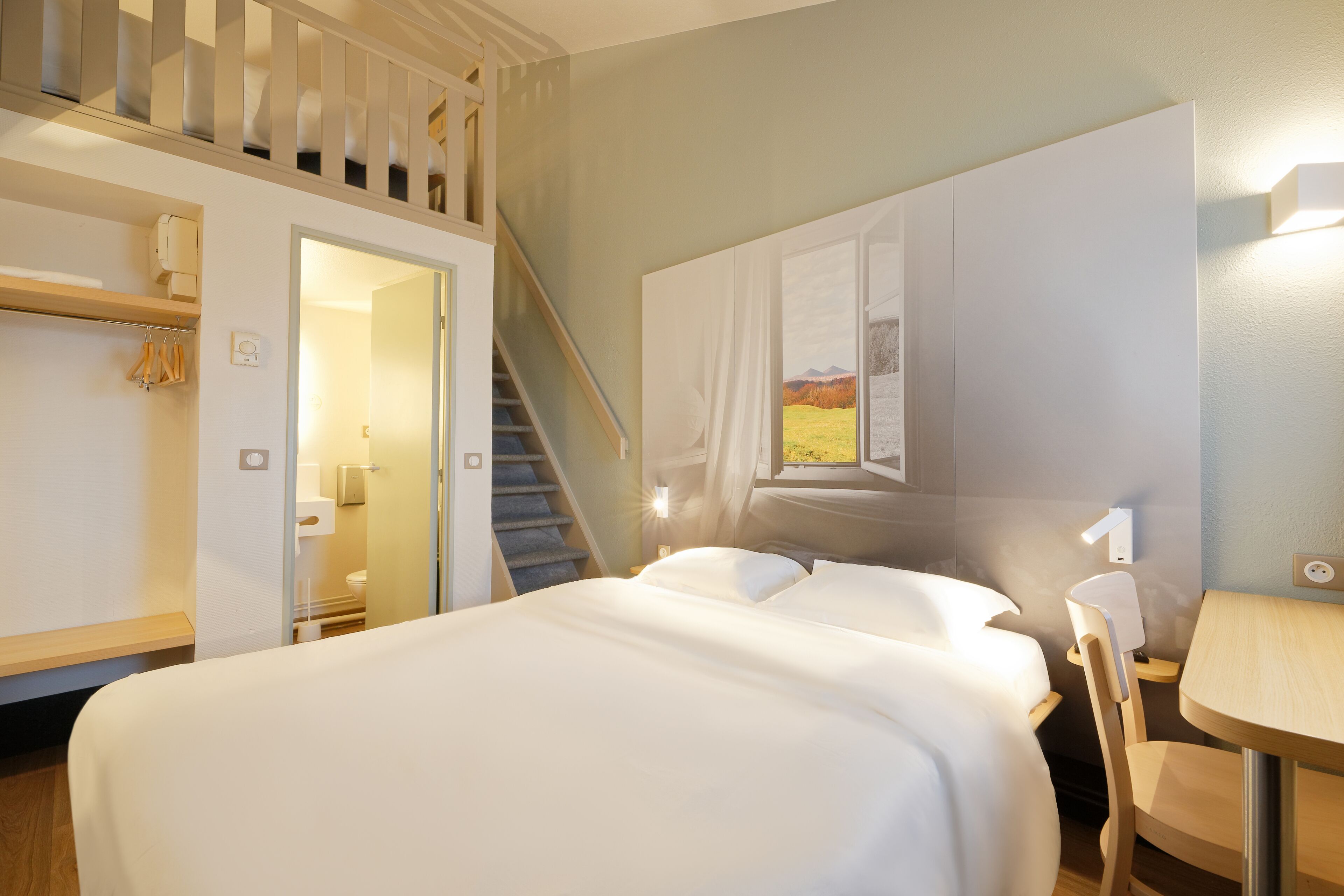 ห้องพักสำหรับสี่ท่าน, ปลอดบุหรี่ | เครื่องนอนระดับพรีเมียม, โต๊ะทำงาน, ห้องเก็บเสียง, Wi-Fi ฟรี