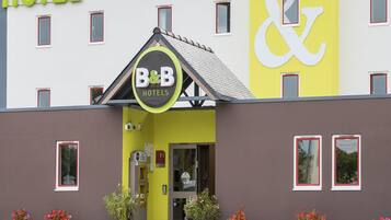 Mặt tiền nơi lưu trú