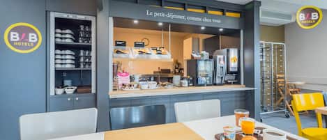 Frokostbuffé hver dag (mot et tillegg)