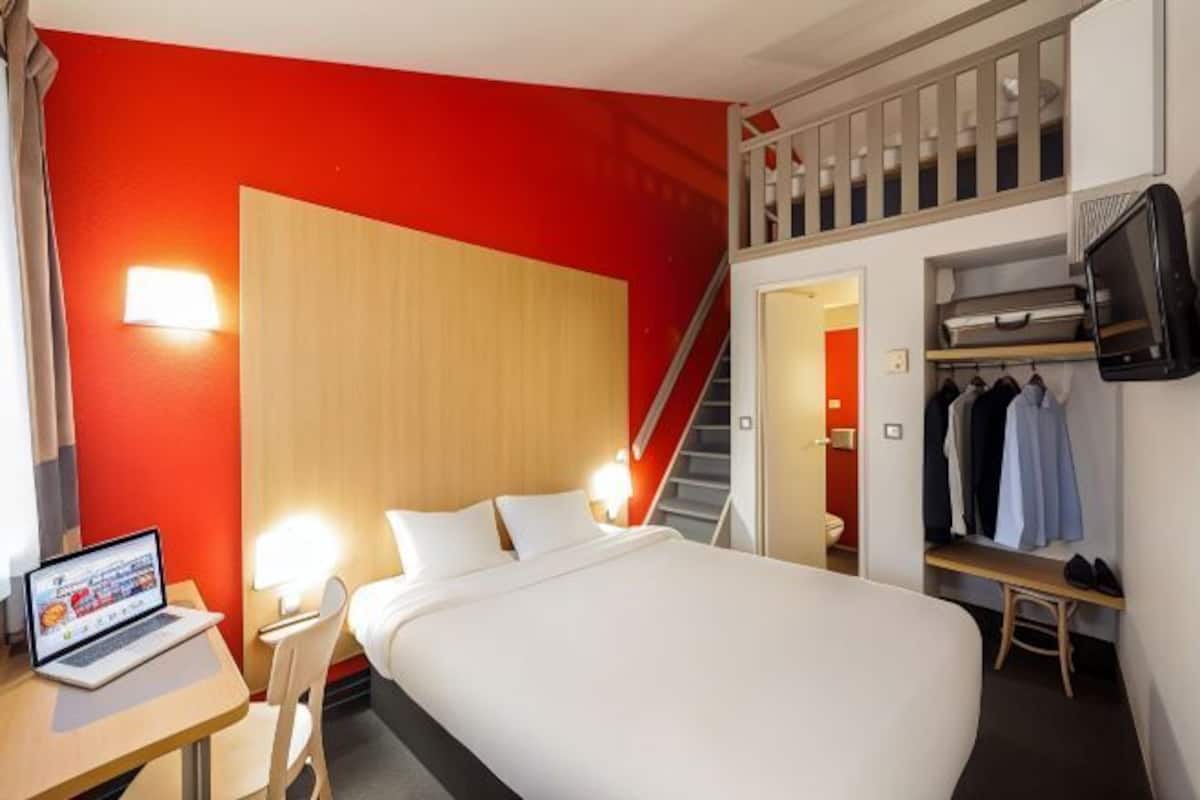 Ropa de cama de alta calidad, escritorio, insonorización y wifi gratis